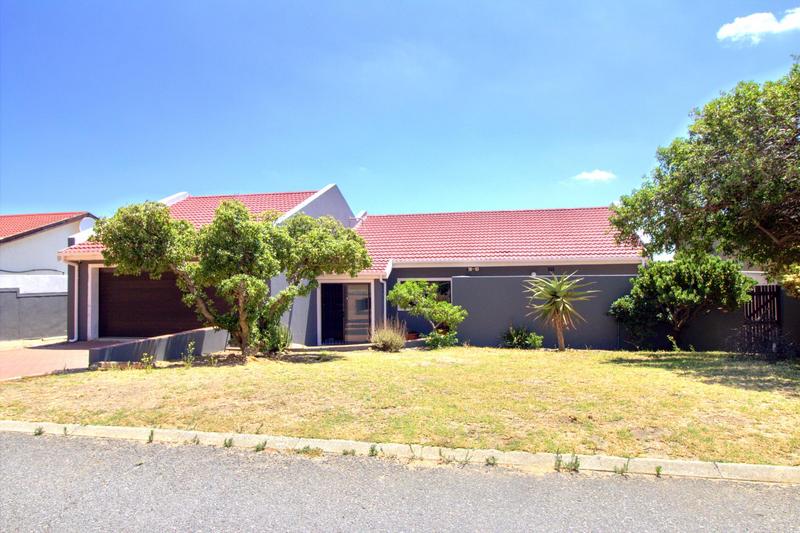 To Let 3 Bedroom Property for Rent in Mountainside Western Cape